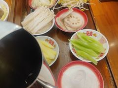 -沸炉重庆老火锅(军事博物馆店)