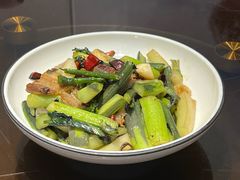 腊肉炒洪山菜苔-方掌柜·大中华武昌鱼·地标湖北菜(长江大桥店)