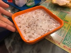 椰汁西米鲜奶桃胶-顺记冰室(宝华路店)