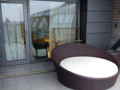 -上海滴水湖皇冠假日酒店