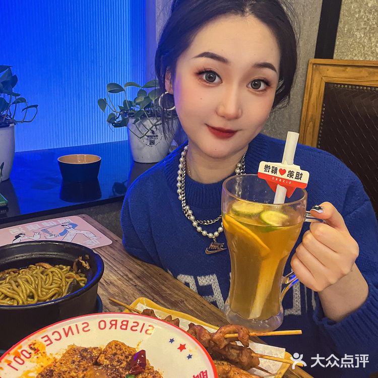 姐弟俩你真的很懂年轻人❗️新品梅花肉串封神😋