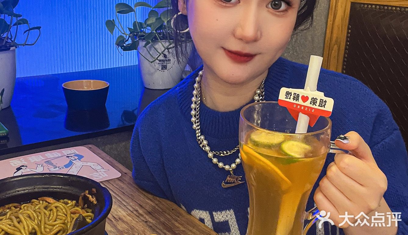 姐弟俩你真的很懂年轻人❗️新品梅花肉串封神😋