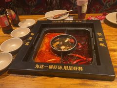 -老牌坊云南鱼豆花火锅(爱建店)