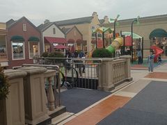 -王府井奥莱临潼小镇(临潼店)