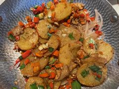 -阿瓦山寨·湘菜现炒·剁椒鱼头王(咸阳总店)