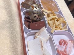 -猪三哥肥肠鸡川菜小炒