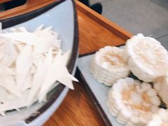 -毛辣果·贵州红酸汤牛肉火锅(西单店)