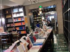 -钟书阁(松江泰晤士小镇店)