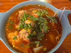 -爆炸头阿姨小四川正宗川味小吃(无任何分店)