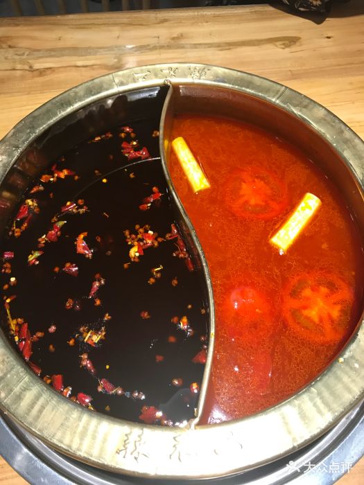 辣宴·辣不二火锅串串鸳鸯锅底图片