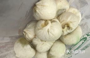 Fresh Scallion Steamed Buns