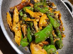 擂辣椒烧手撕鸡-吃饭皇帝大土家民族菜(正大广场店)