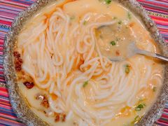 -香巴拉云南餐厅(华莱坞店)