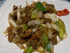 葱爆羊羔肉-巴扎美食·新疆菜·西域歌舞表演餐厅(新疆大厦店)