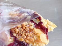 蓝莓乳酪面包-味多美(江桥万达店)