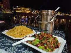 -临江餐馆二楼美食部落