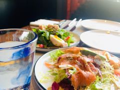 烟熏三文鱼色拉-YUE·6·西式融合餐厅(外滩六号店)