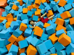 -蹦贝运动中心·蹦床·攀岩·闯关(龙岗店)