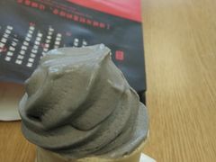 黑芝麻圆筒冰淇淋-麦当劳(新城市广场店)