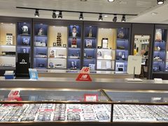 -宏宇眼镜蔡司依视路折扣店(兆佳眼镜城店)