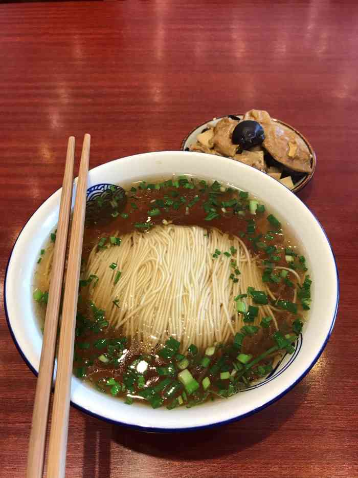 打分 中医院附近,面还可以,量多吃不了.浇头不合胃口,好咸好咸.