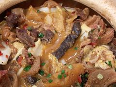 -何妹湿辣牛肉·粤式烧烤砂煲(桂雅路店)