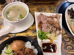 万峦猪脚-台南擔仔面·卤肉饭(老虹井路店)