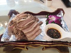 手抓羊肉-那达慕蒙古风味酒楼
