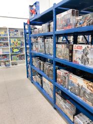 -逝水玩具折扣店