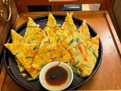 海鲜葱饼-明洞阿姨·韩式酱蟹烤肉·创意料理(三元桥店)