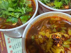 -郎吞虎咽酸辣粉(第一桥店)