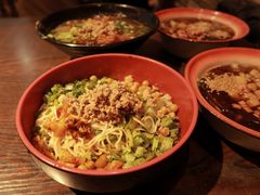-爆炸头阿姨小四川正宗川味小吃(无任何分店)