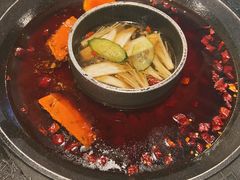菌香鸳鸯锅-晓宇重庆火锅(赛格国际购物中心店)