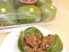 咸蛋肉松青团-白玉兰传统小吃