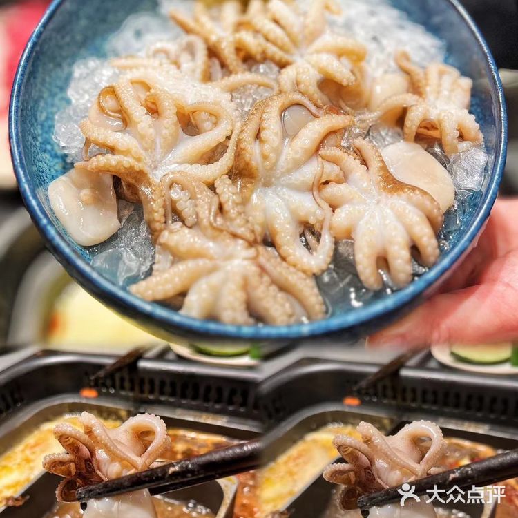 终于吃到了心心念念的巴奴毛肚火锅，不愧是福田火锅人气王🔥