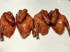 脆皮妙龄乳鸽-新荣记(BFC外滩金融中心店)