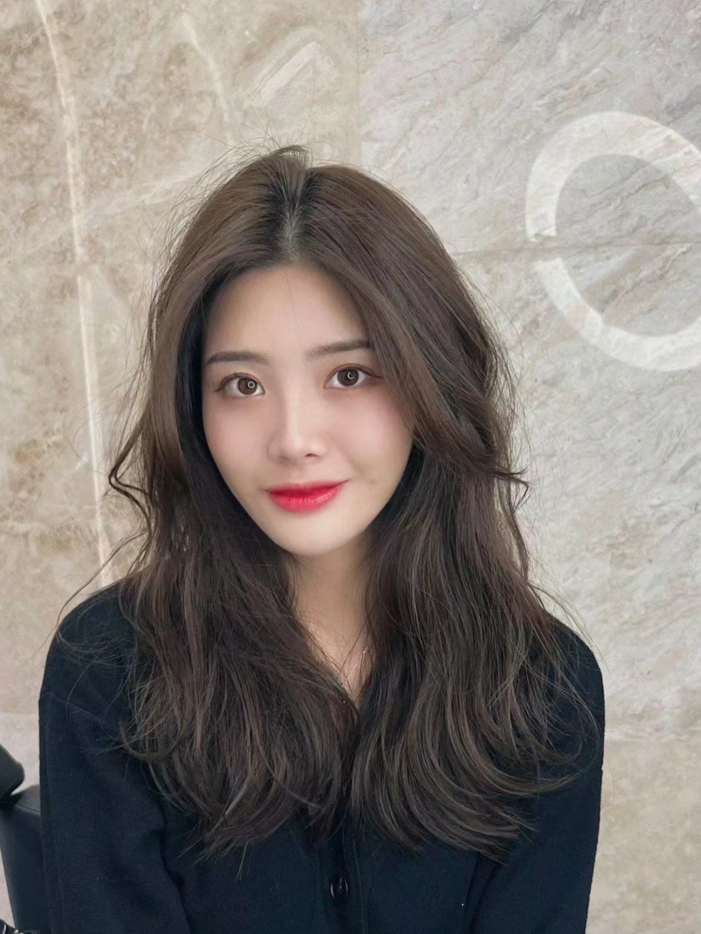 中长发不能错过的烫发发型,精致的中长发层