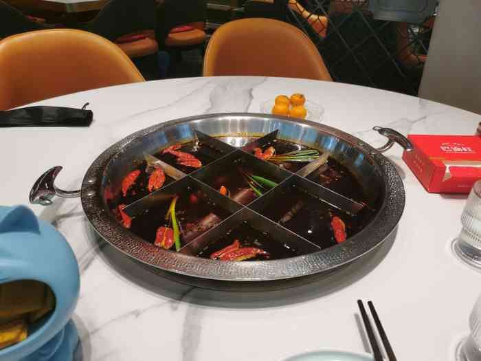 巴渝红火锅(新光天地店)-"应该是新开不久的店,在杨记旁边,位置还算.