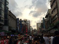 -六合夜市
