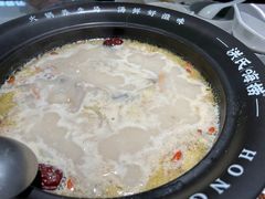 -洪氏嗨捞·广东猪肚鸡·椰子鸡火锅(西咸万象城店)