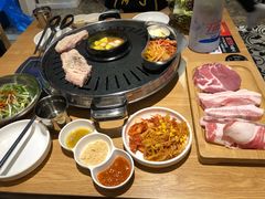 -江南猪肉商会无限续吃(弘大店)