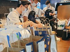 -瑞幸咖啡(上海财经大学地铁站1号口店)