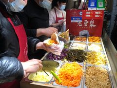 自助取餐区-三兄弟高炉烧饼