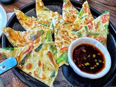 海鲜葱饼-明洞阿姨·韩式酱蟹烤肉·创意料理(三元桥店)