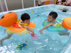 -蓝鲸奇亲子游泳俱乐部