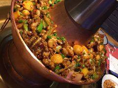 -沪小二炭火蛙锅(淮海中路美食不夜城店)