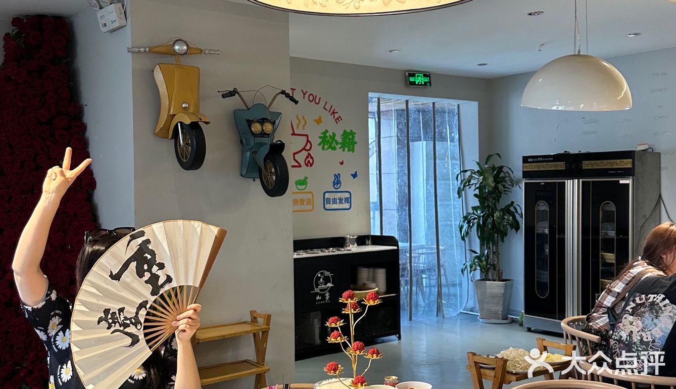 重庆较场口！居然藏着这么美的火锅。。。