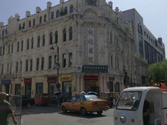 看到这个医院往左转-北三凯奇清真食品店
