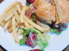 -拉亚汉堡经典餐厅(商城路店)