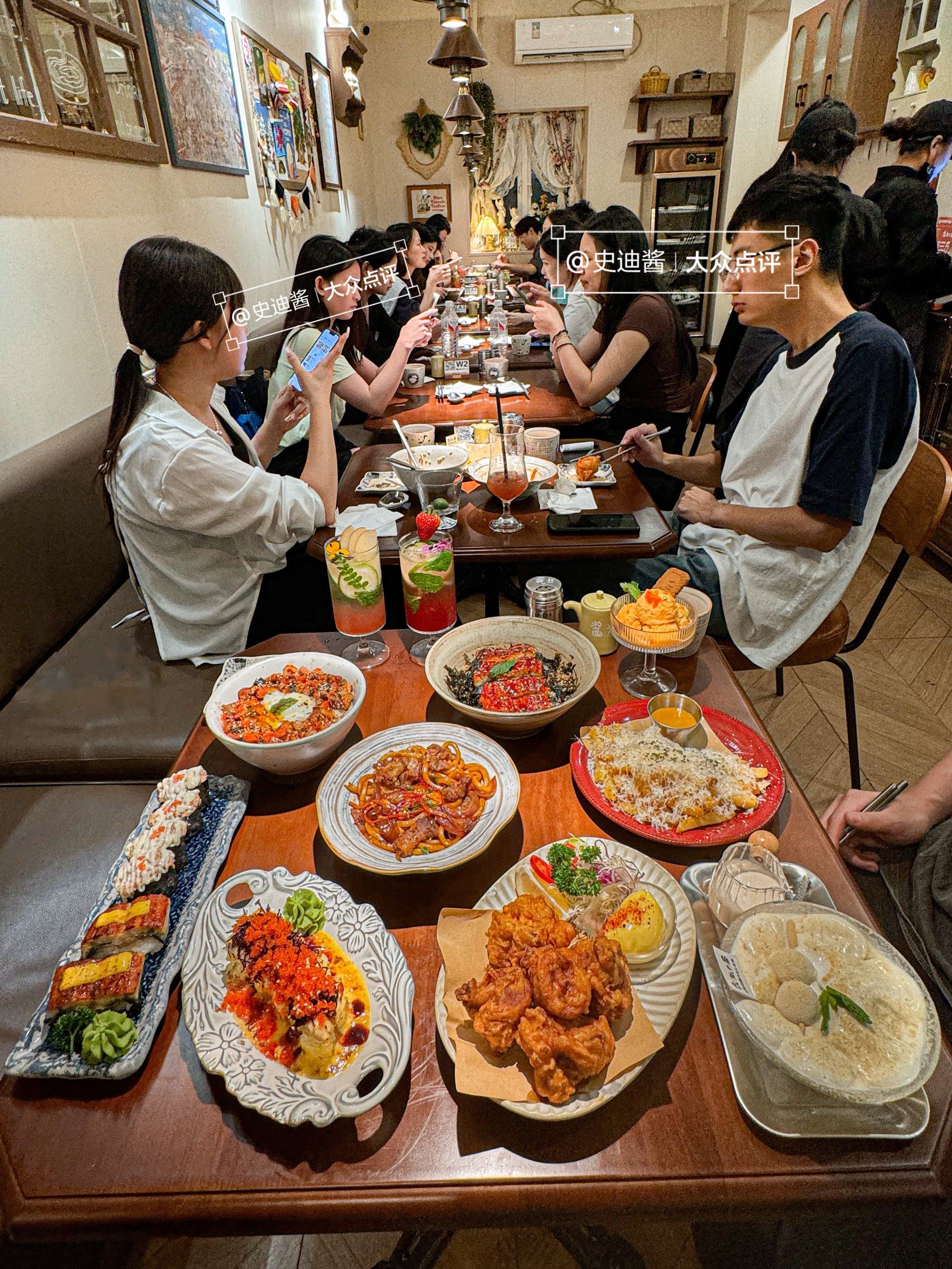 在餐厅里可以随便吃简直就是糖食人的的天堂\\n